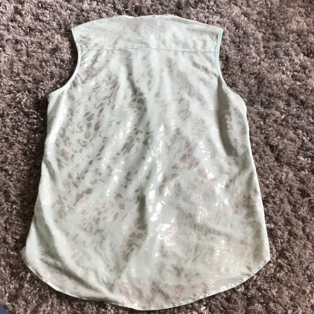 Button up top - Picture 4 of 5